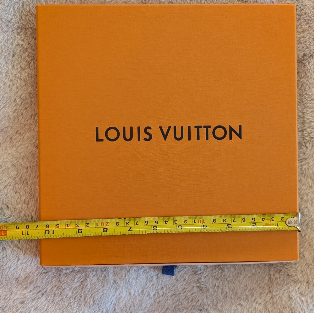 Box - Picture 3 of 7